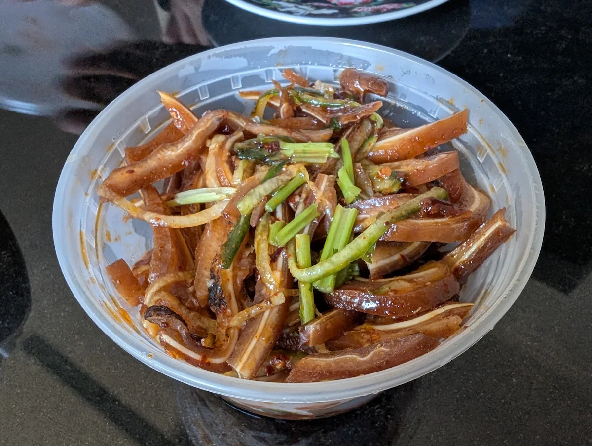 蒜汁猪耳 Pig's Ear in Garlic Sauce